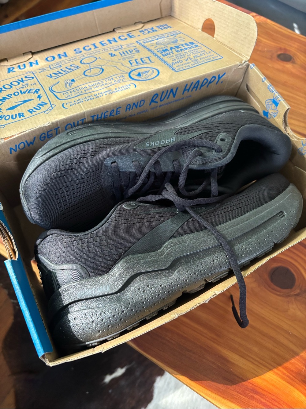 Brooks ghost max 2 size 8 running/walking shoes